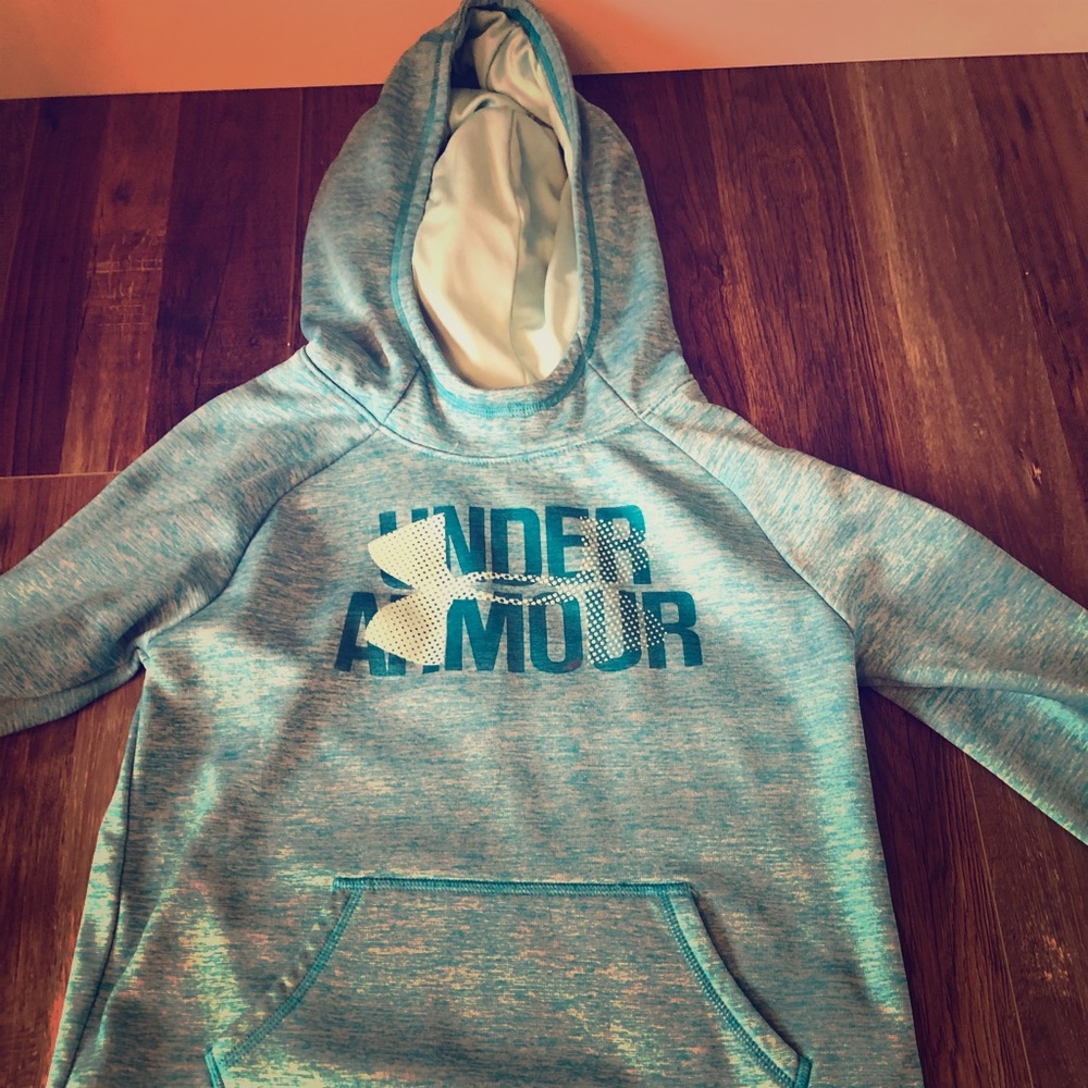 UnderArmer sweatshirt